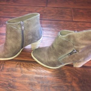 Cute brown booties!!